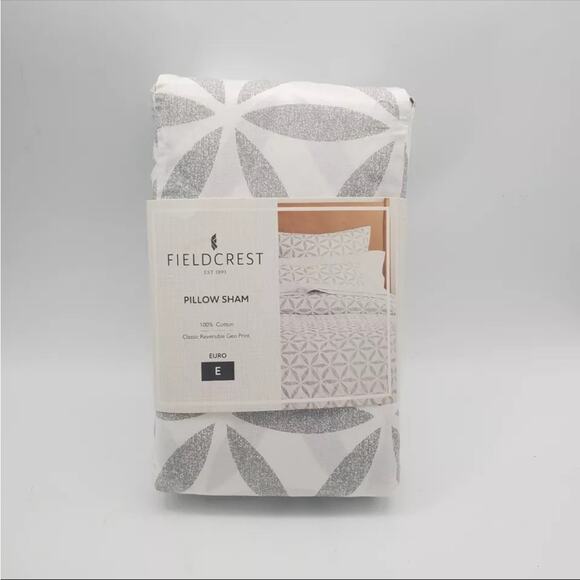 Set of 2 Field Crest Euro parchment White Gray Pillow Sham Square 26” X 26” - Picture 1 of 9